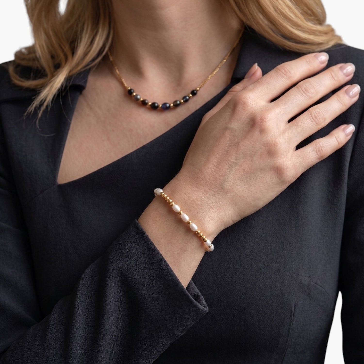 Pulseira Elegante com Pérolas em Aço Inoxidável