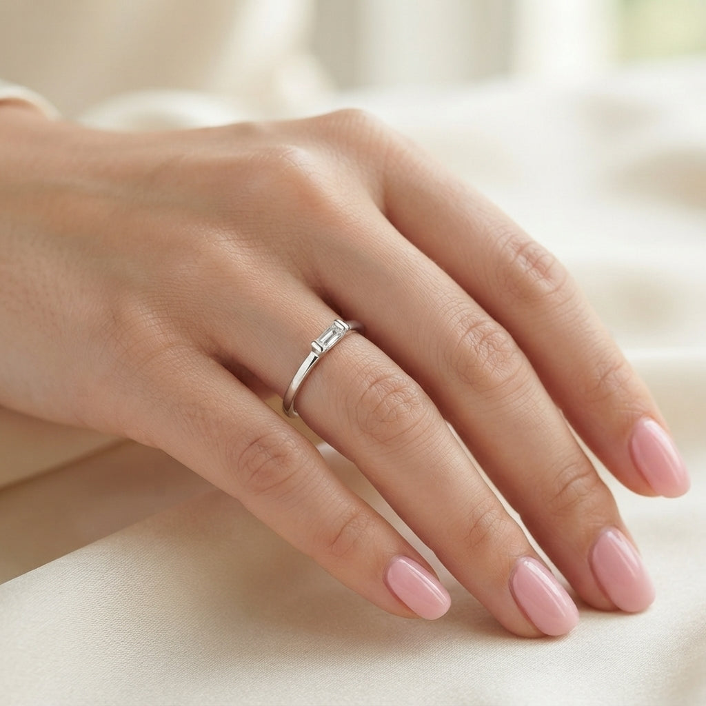 Anillo abierto ajustable sencillo y liso para mujer