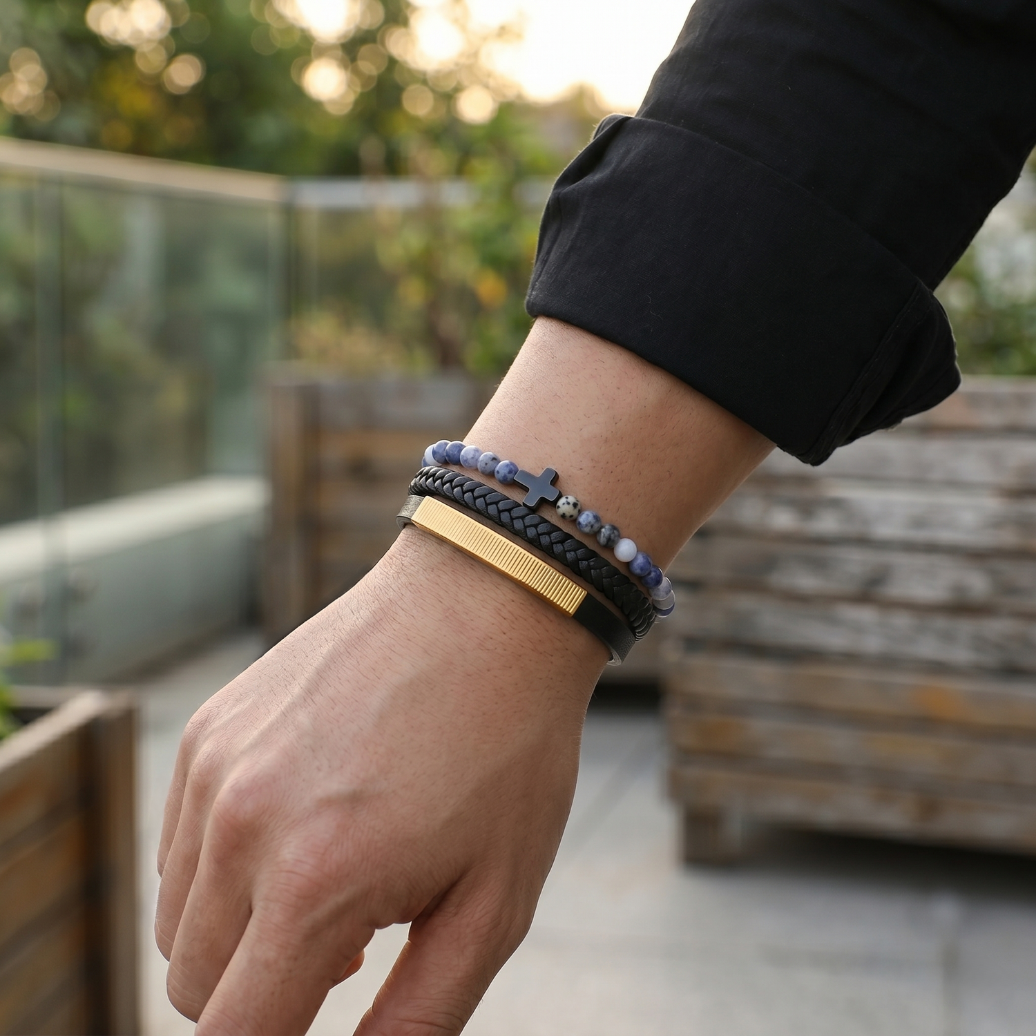 Pulseira Cruz de Couro Trançado e Aço Inoxidável