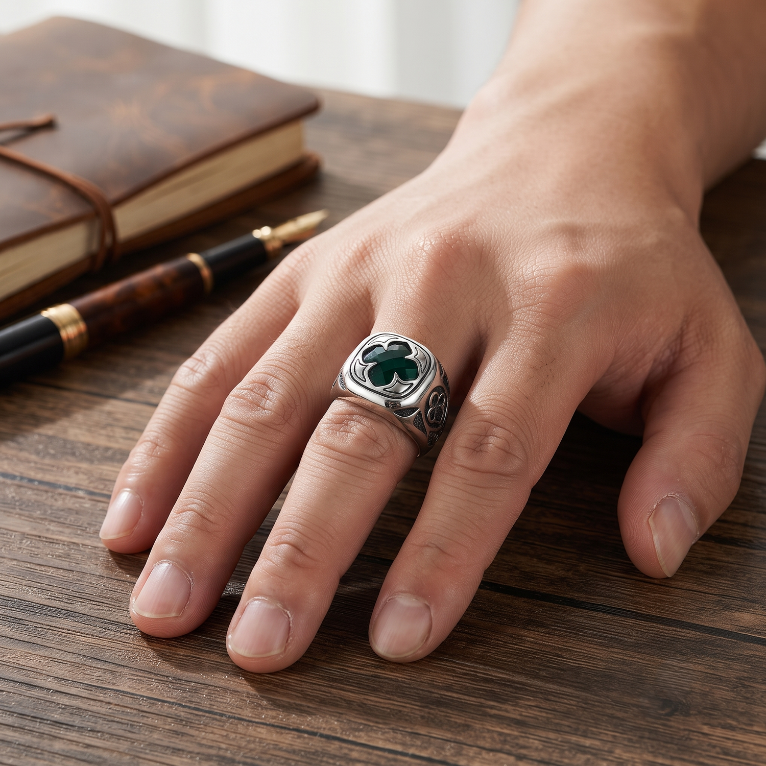 Anel Cavalier Emerald Cross em Prata de Lei 925