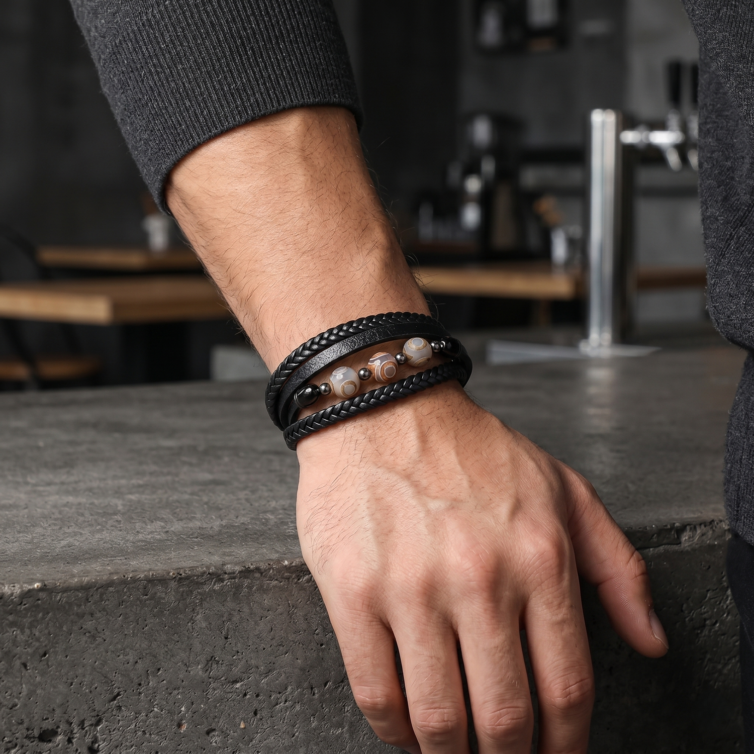Pulseira de Couro Trançado e Aço Inoxidável