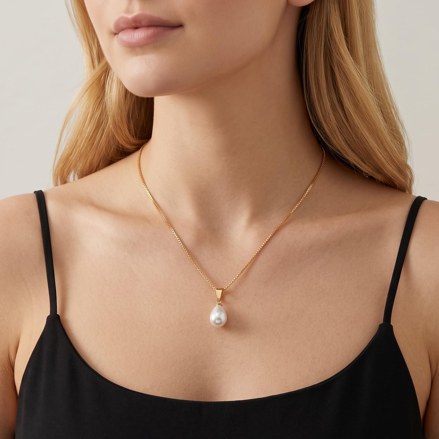 Colar Minimalista com Pérola Gota